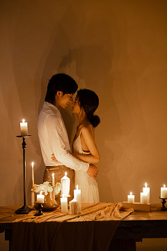 内景｜烛光摇曳