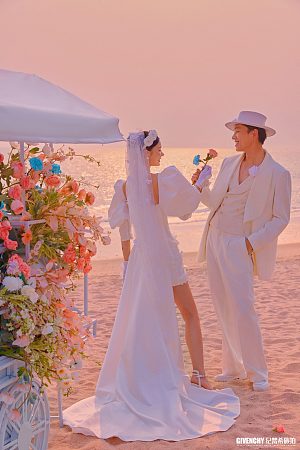 大小洞天-她和他