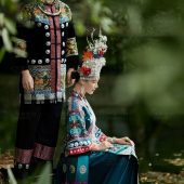 束河古镇-苗家少女