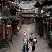 束河古镇-苗家少女