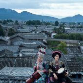 束河古镇-苗家少女