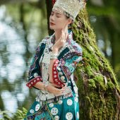 束河古镇-苗家少女