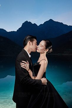 蓝月谷-湖光山色