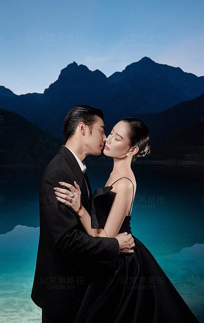 蓝月谷-湖光山色