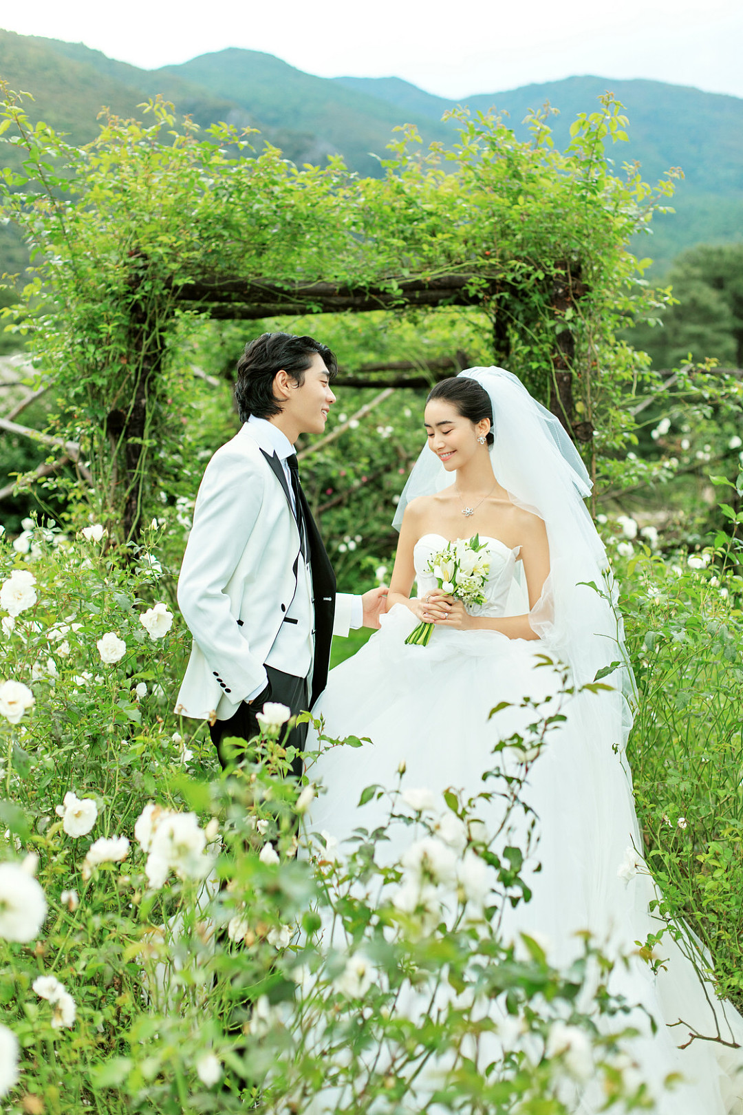 想拍婚纱照，但是不知道该拍什么风格，应该怎么选？