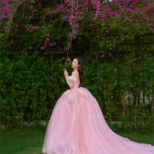 大小洞天-草坪粉纱