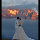 莫奈庄园-日照金山