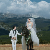 童话黑马-丽江目的地婚礼