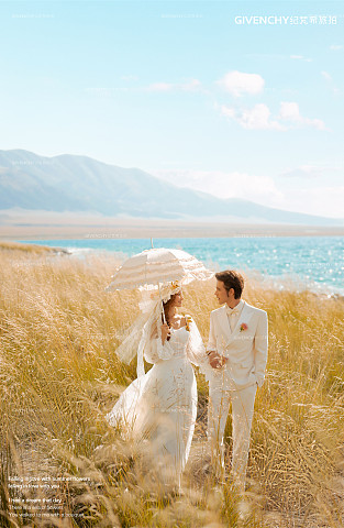 赛里木湖-湖畔芦苇