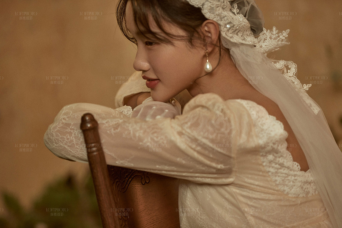 戴珍珠耳环的少女