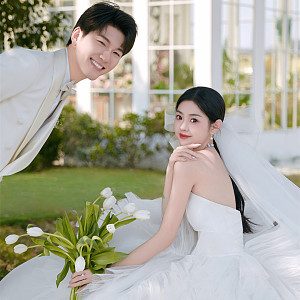 金先生&何女士