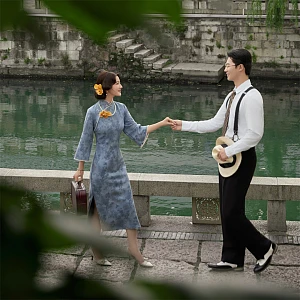 远山蓝雾