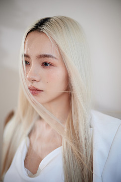 白色西装（内景）