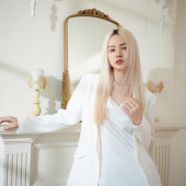 白色西装（内景）