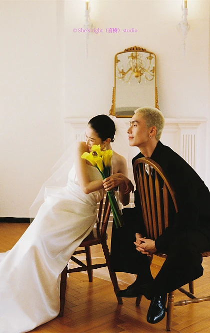 只看你在对面微笑