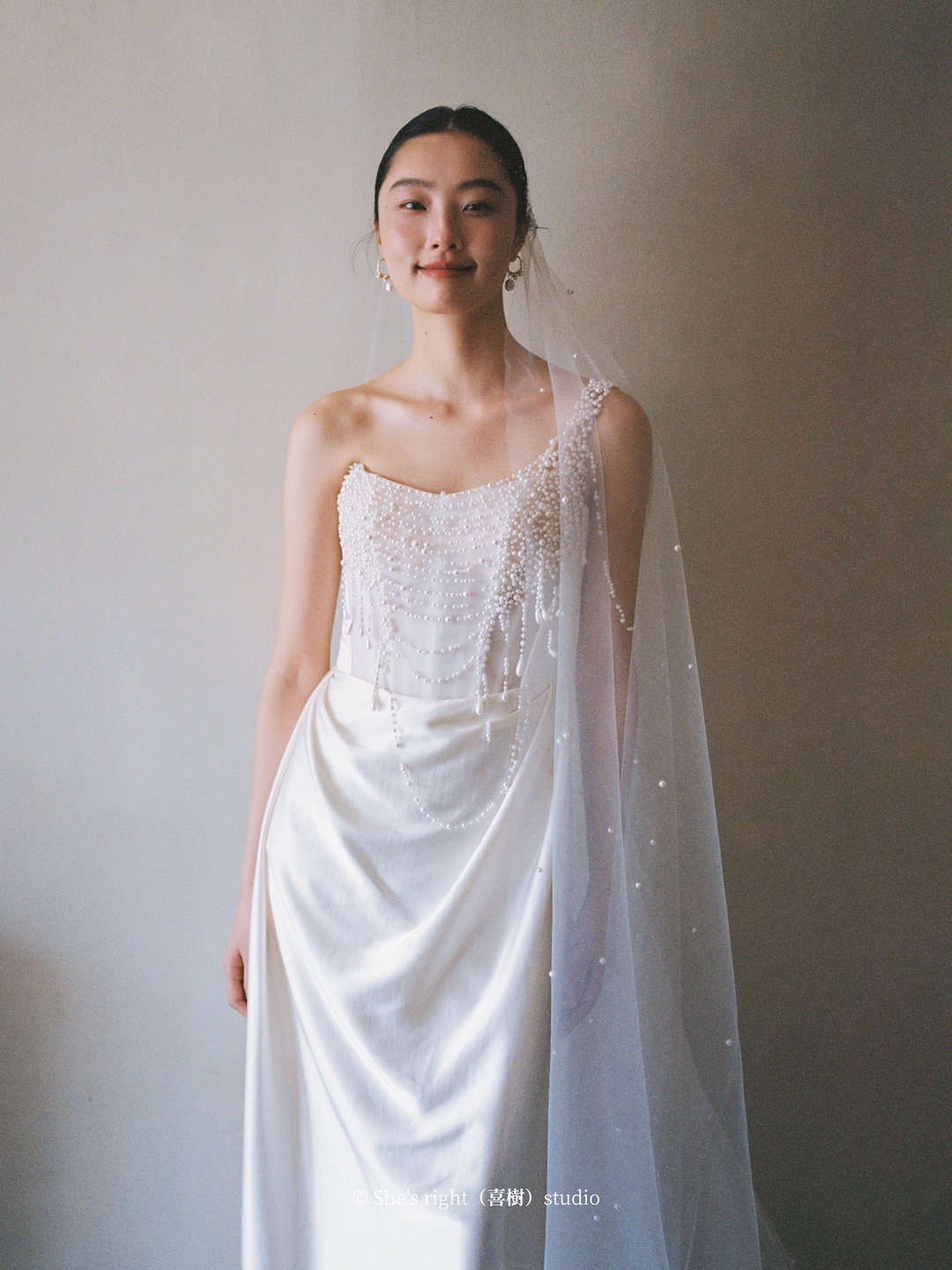 像水珠缓缓流向对方