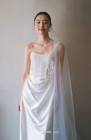 像水珠缓缓流向对方