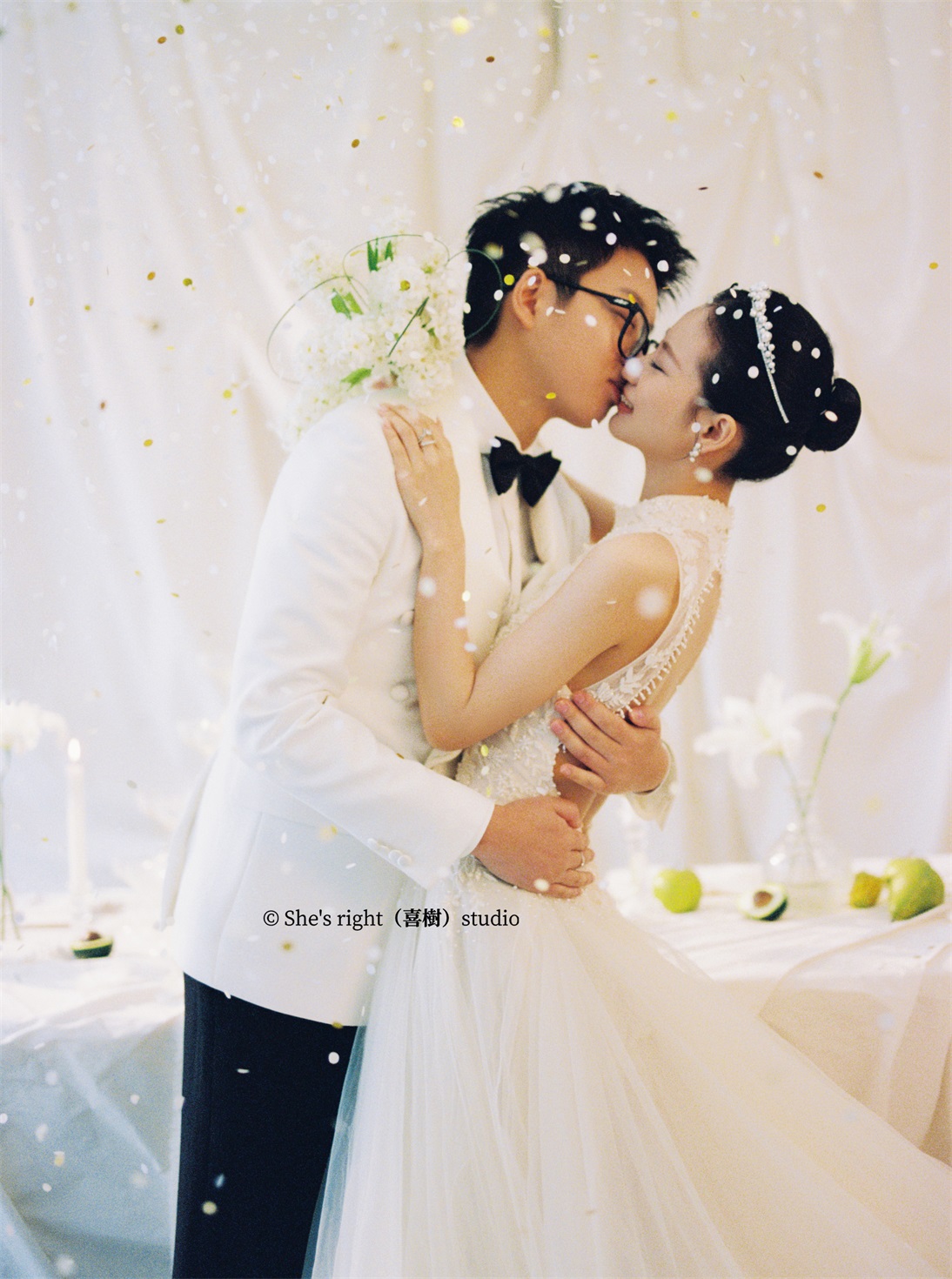 还有那些拥抱 亲吻 热烈 留白