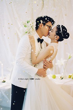 还有那些拥抱 亲吻 热烈 留白