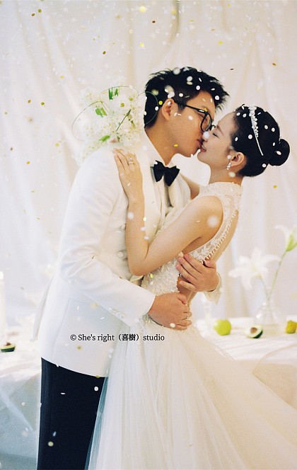 还有那些拥抱 亲吻 热烈 留白